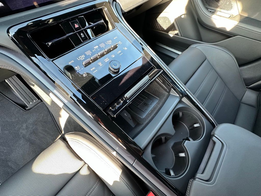 Thumbnail: 2026 Porsche Panamera - 28