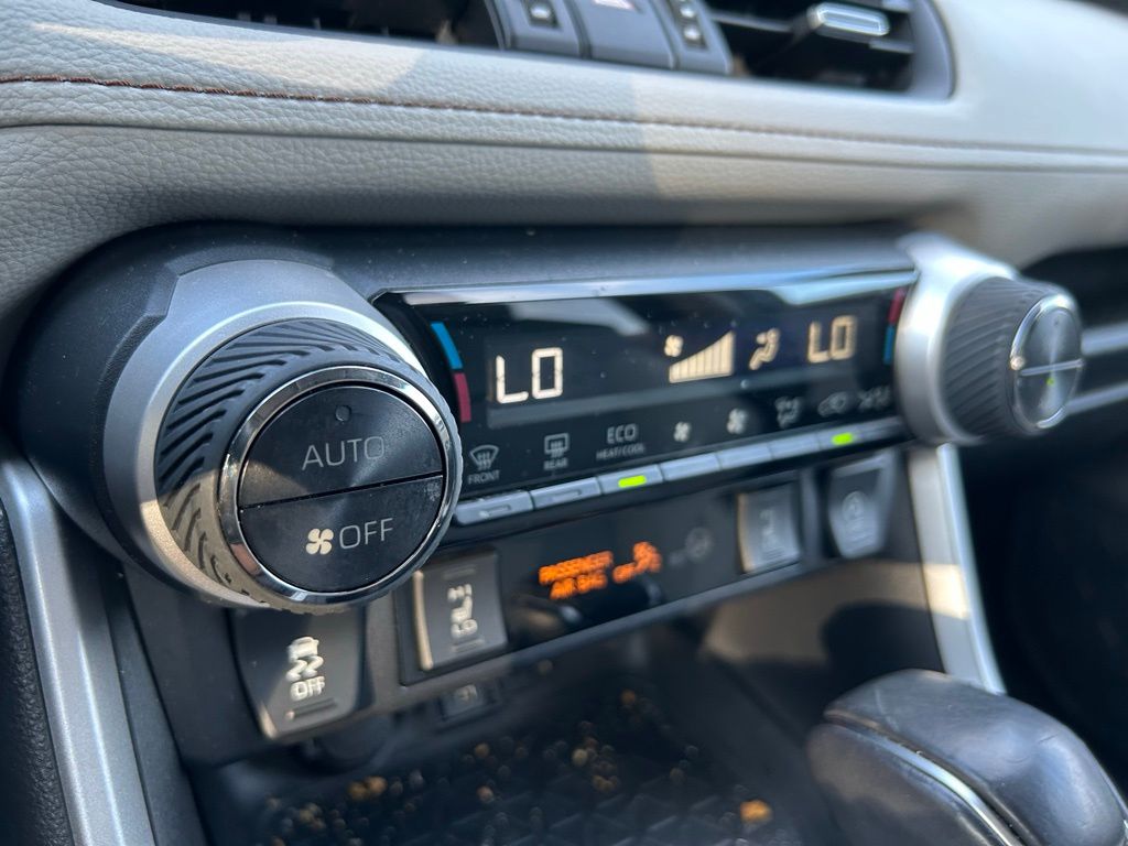 Thumbnail: 2020 Toyota RAV4 - 19