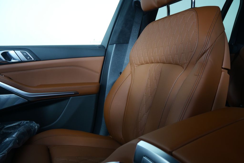 Thumbnail: 2026 BMW X7 - 27