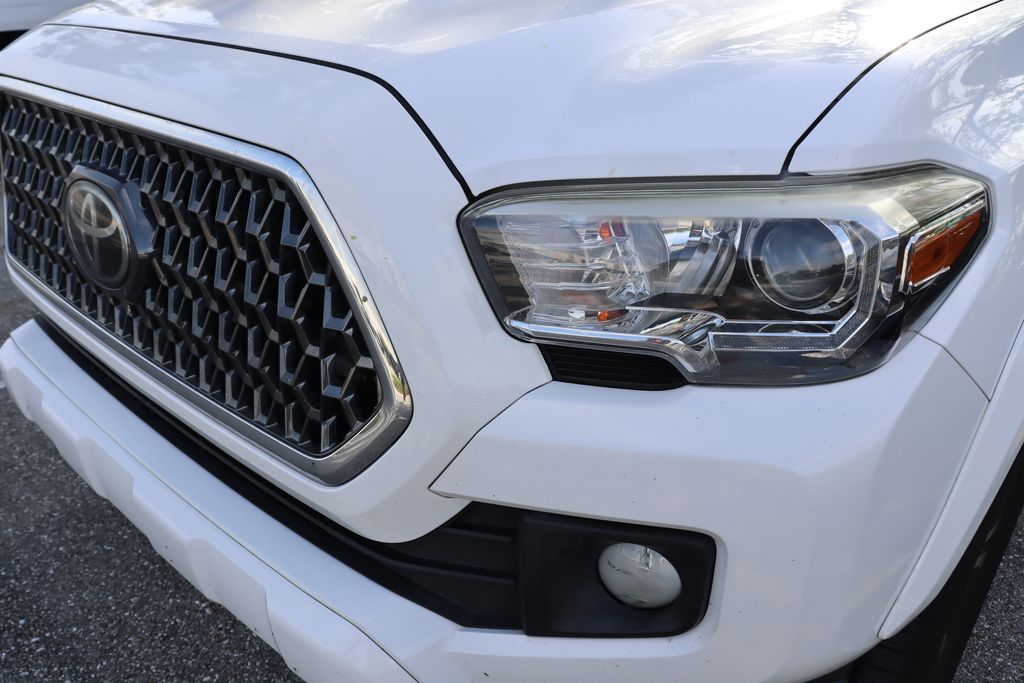 Thumbnail: 2019 Toyota Tacoma - 3