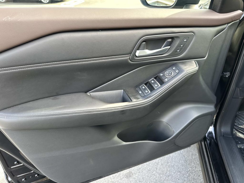 Thumbnail: 2022 Nissan Rogue - 31