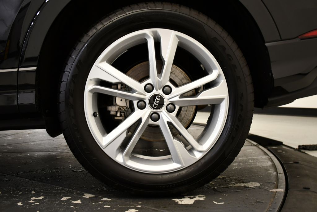 Thumbnail: 2024 Audi Q3 - 15