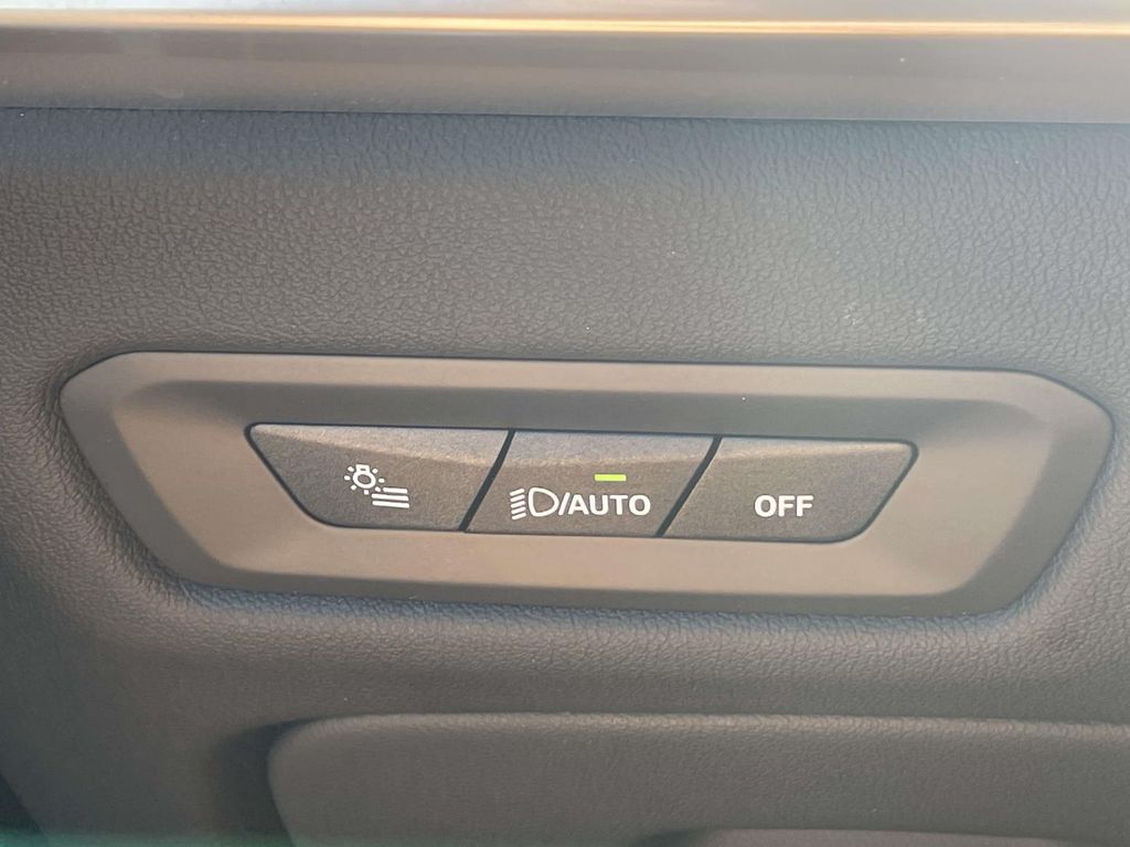 Used 2025 Blue BMW M60i image 38