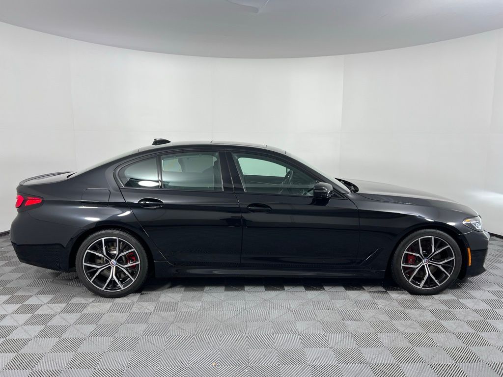 Thumbnail: 2023 BMW 5 Series - 4