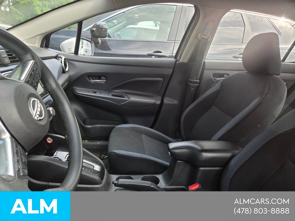 Used 2024 Silver Nissan 1.6 SV image 4