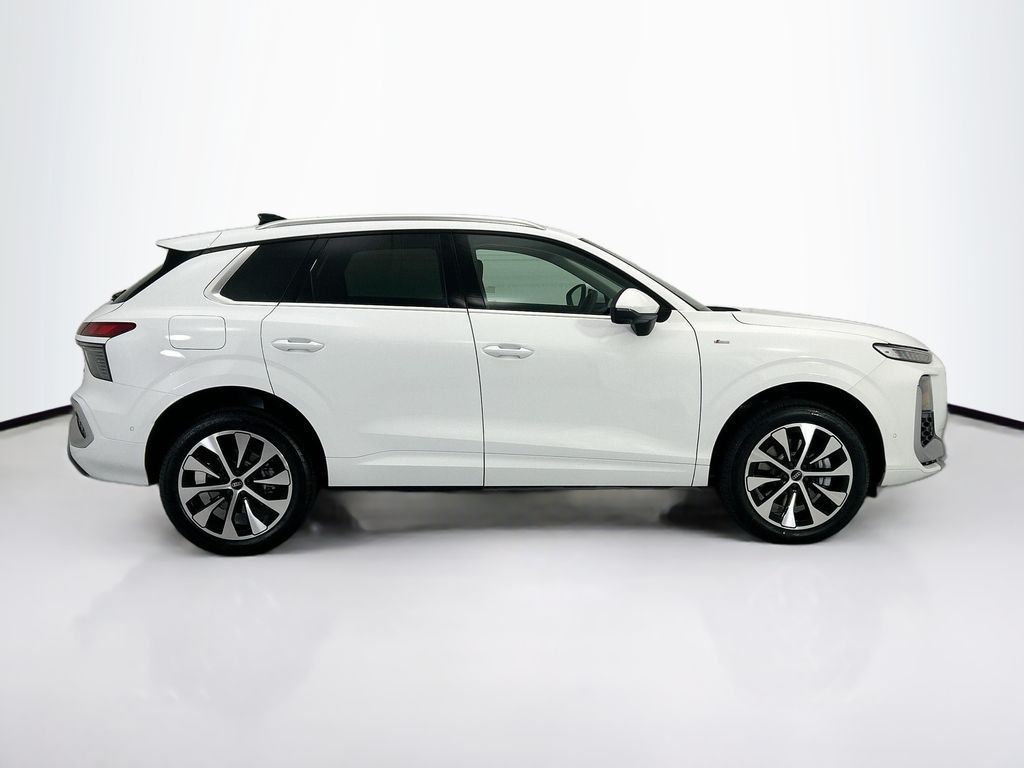 Thumbnail: 2026 Audi Q3 - 4