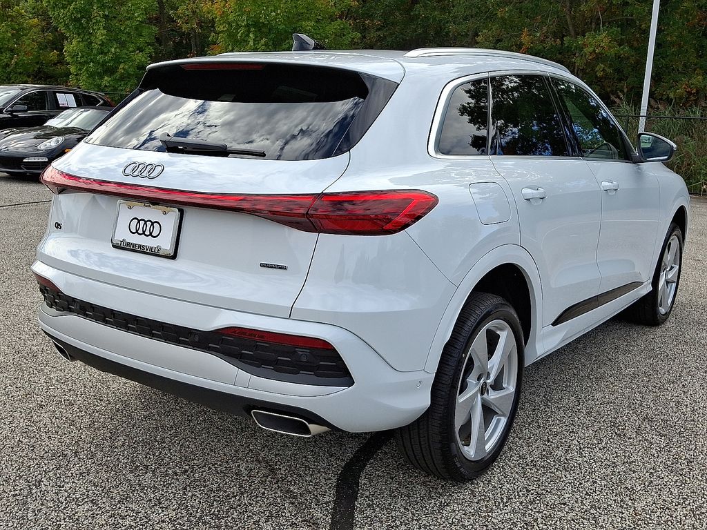 Thumbnail: 2025 Audi Q5 - 4