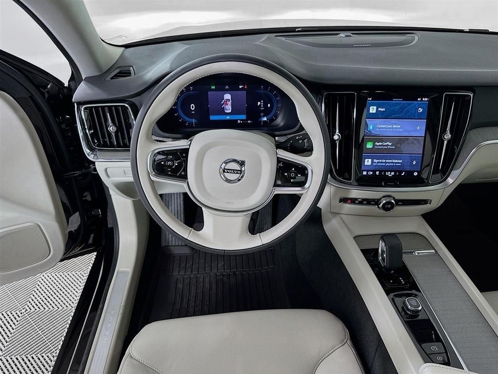 2024 Volvo S60 Plus - Photo 19