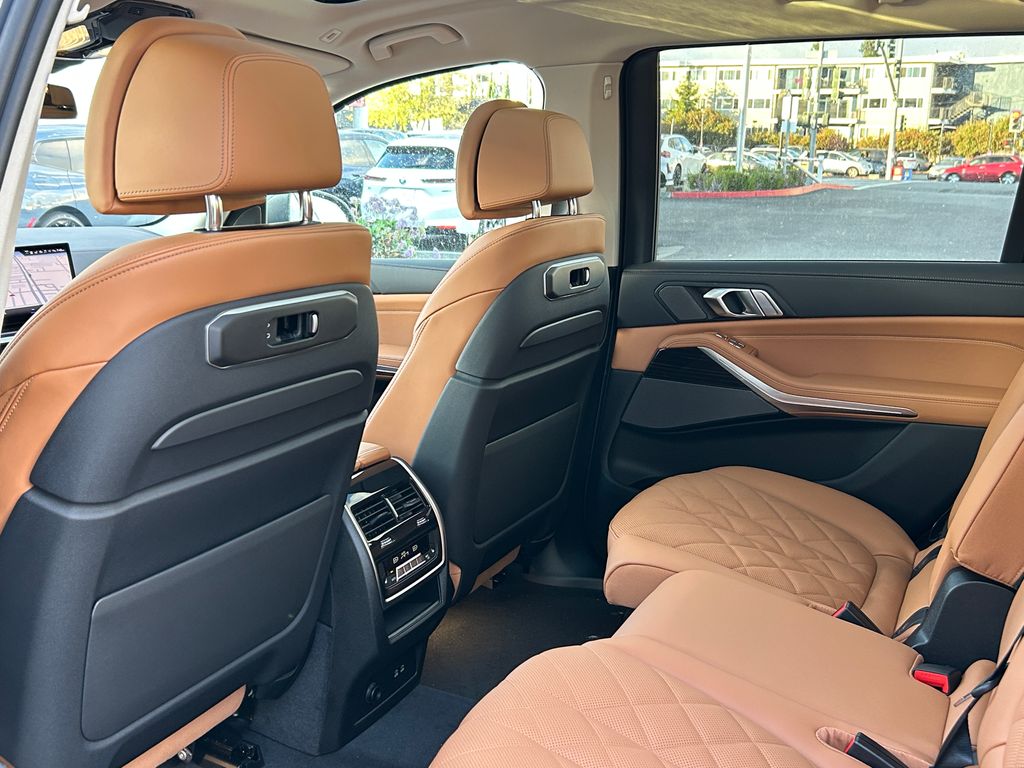 Thumbnail: 2026 BMW X7 - 31