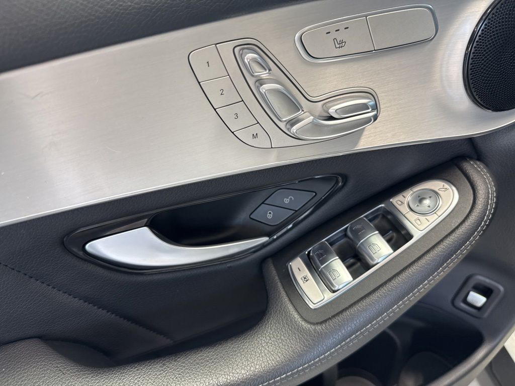 Used 2022 Blue Mercedes-Benz GLC 300 image 13