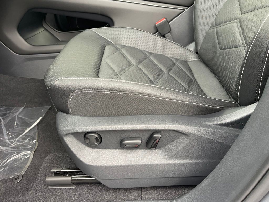 New 2026 Silver Mist Metallic Volkswagen SE image 21