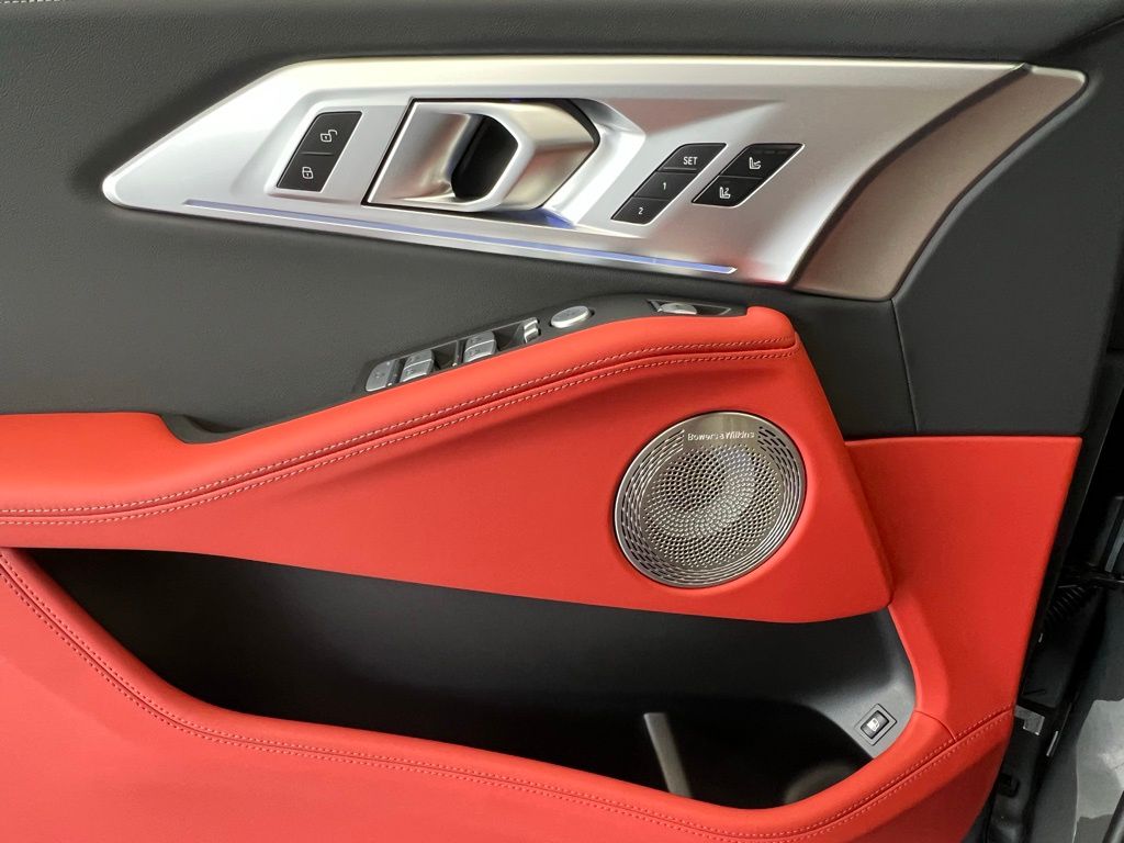 2025 BMW XM  24