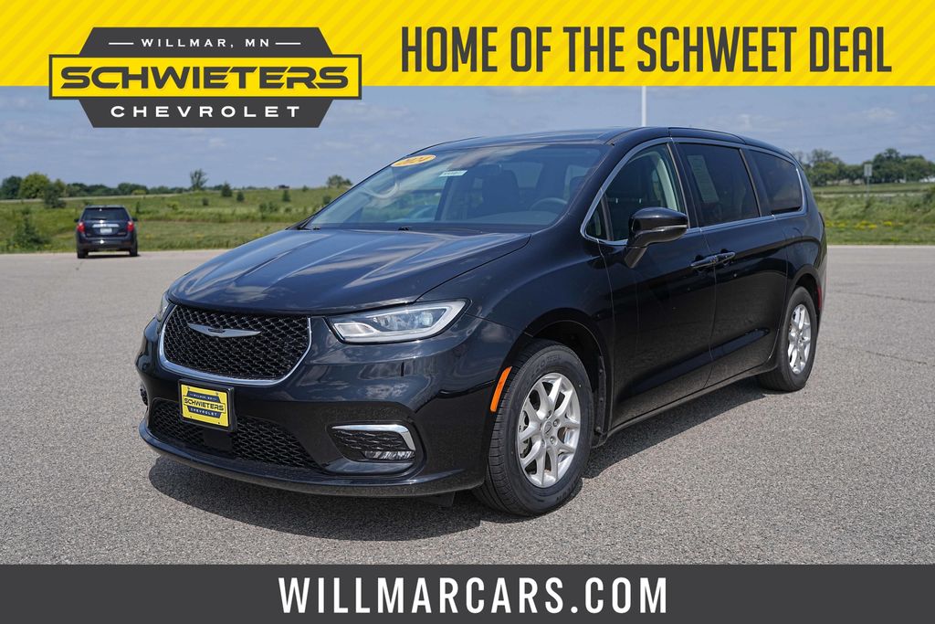 Diamond Black Crystal Pearlcoat 2024 Chrysler Pacifica Minivan Front-Wheel Drive 9-Speed Automatic