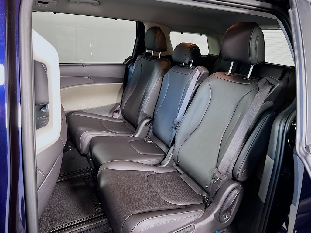 2025 Kia Carnival Hybrid EX