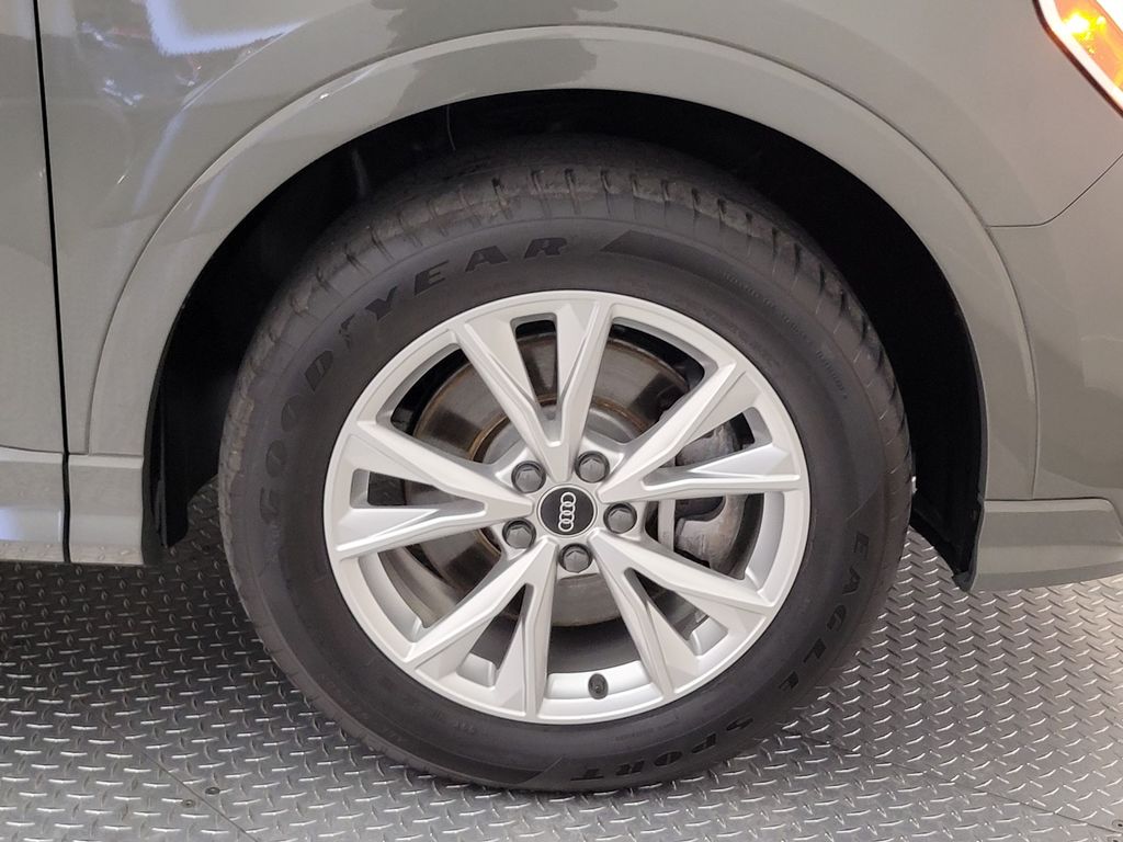 Thumbnail: 2023 Audi Q3 - 12