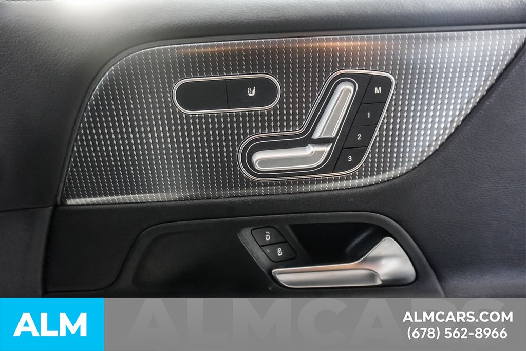 Used 2022 White Mercedes-Benz GLB 250 image 47