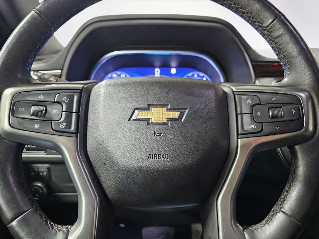 Used 2023  Chevrolet Premier image 23