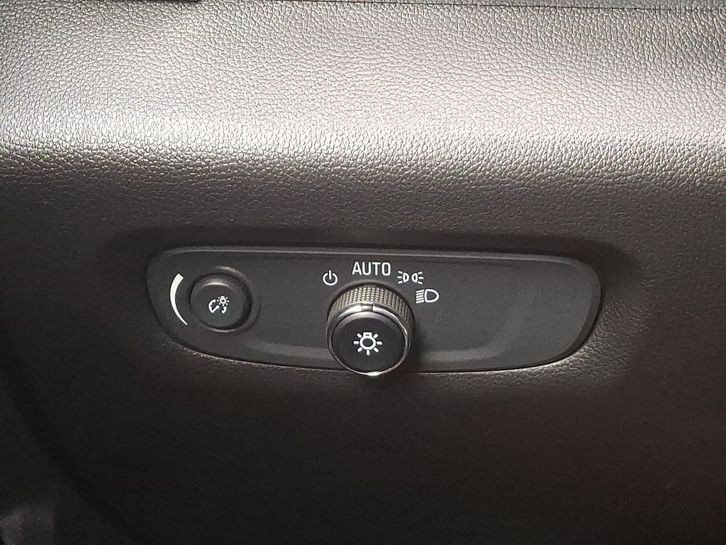 Thumbnail: 2023 Chevrolet Traverse - 24