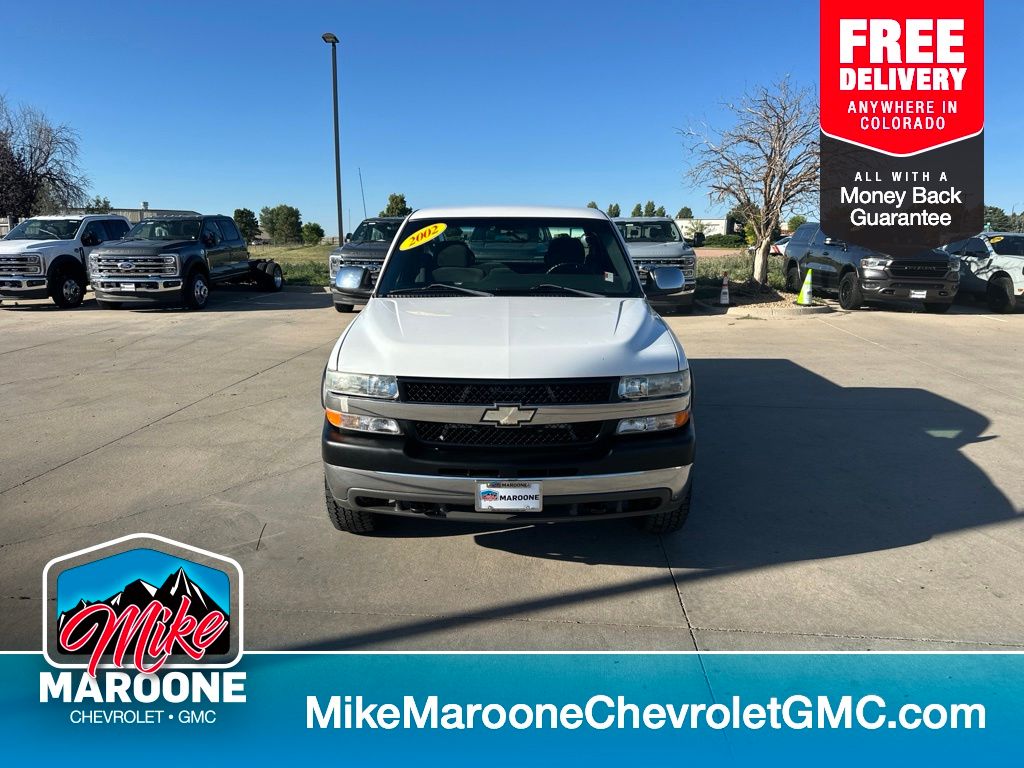 Summit White 2002 Chevrolet Silverado 2500HD Pickup Truck Four-Wheel Drive 5-Speed Automatic Overdrive