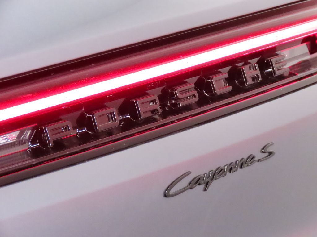 Thumbnail: 2026 Porsche Cayenne - 12