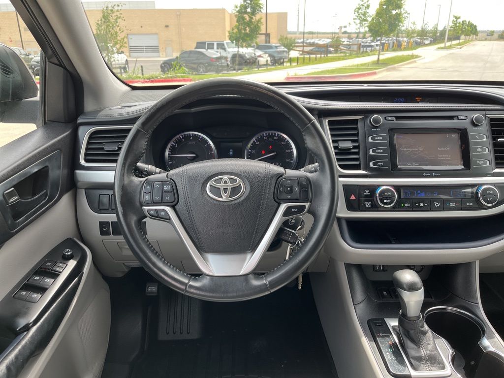 2015 Toyota Highlander  17