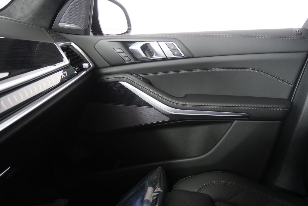 Thumbnail: 2026 BMW X7 - 26