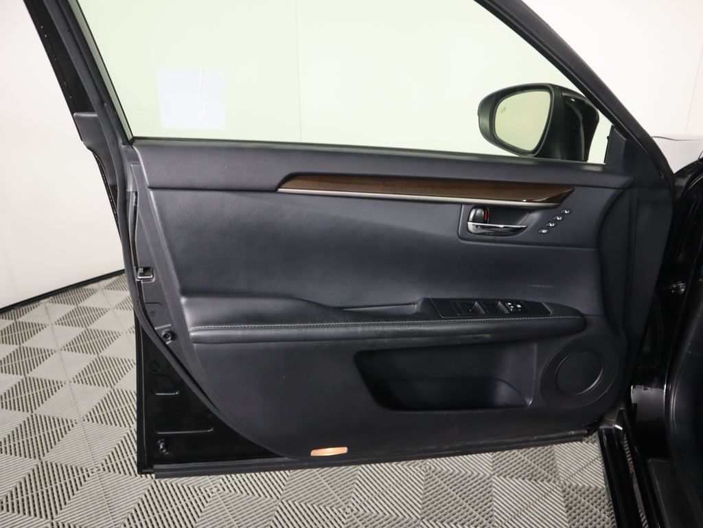 Thumbnail: 2015 Lexus ES - 25