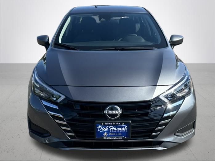 2025 Nissan Versa 1.6 SV photo 3