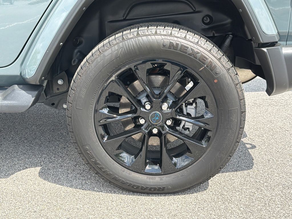 Used 2025 Gray Jeep Sahara 4xe image 19