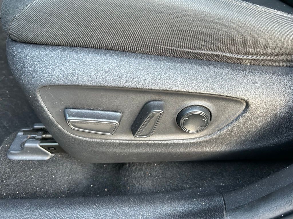 2021 Toyota RAV4 XLE 16