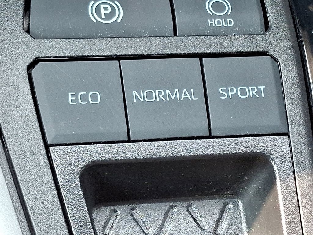 2023 Toyota RAV4 LE 25