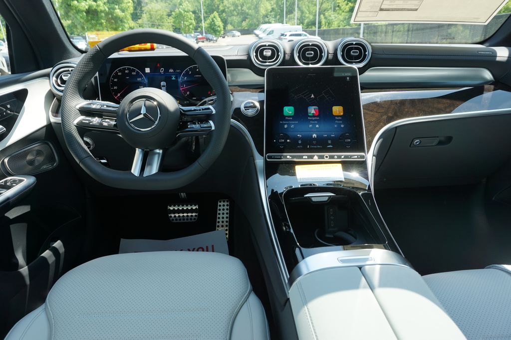 2025 Mercedes-Benz GLC 300 24