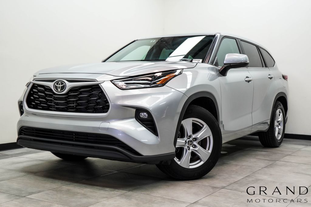 Celestial Silver Metallic 2025 Toyota Highlander SUV / Crossover Front-Wheel Drive 8-Speed Automatic