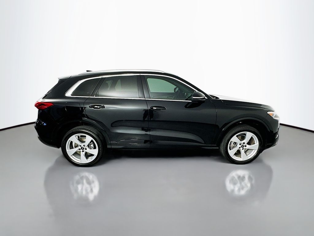 AudiQ58