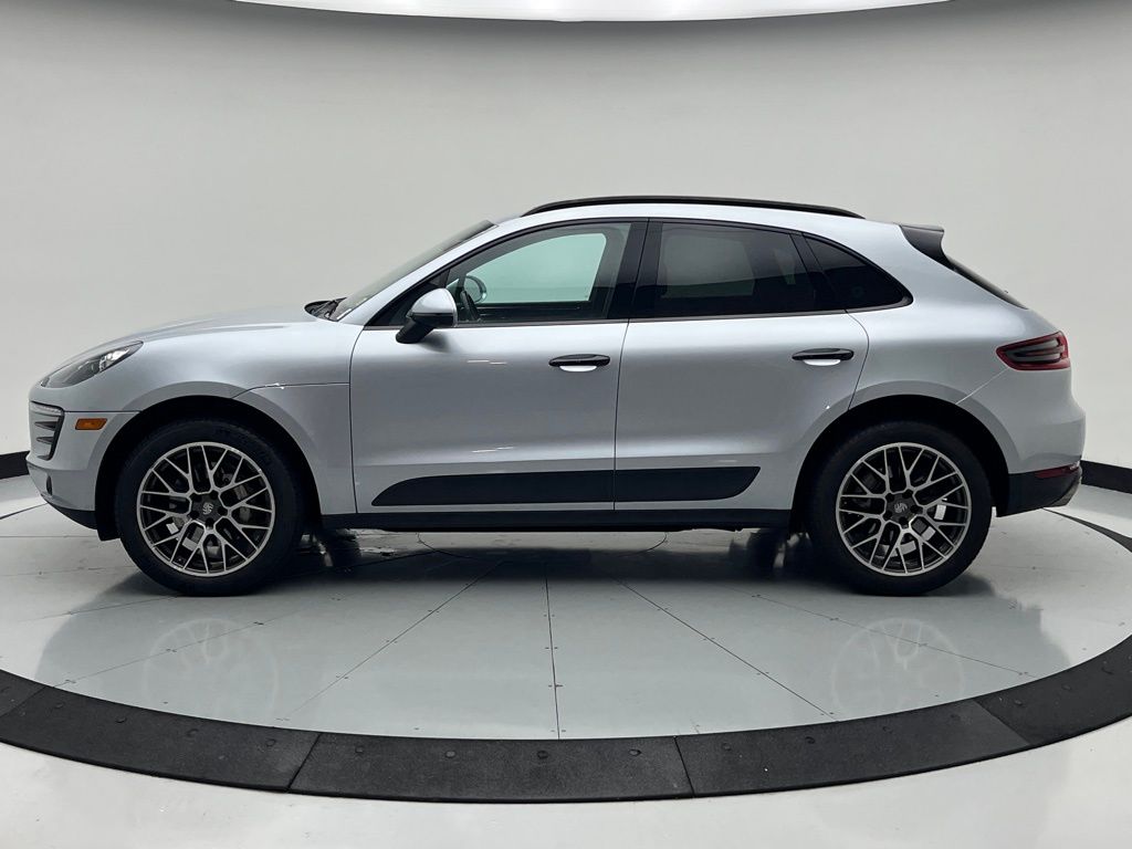 Thumbnail: 2017 Porsche Macan - 2