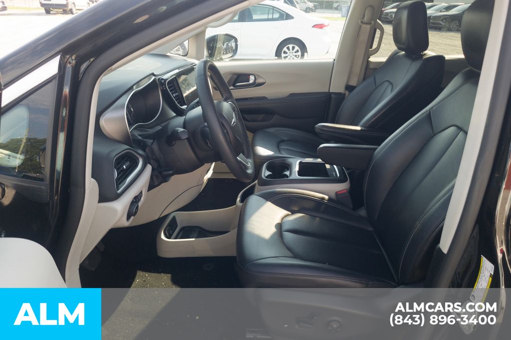 Used 2024 Black Chrysler Touring L image 6