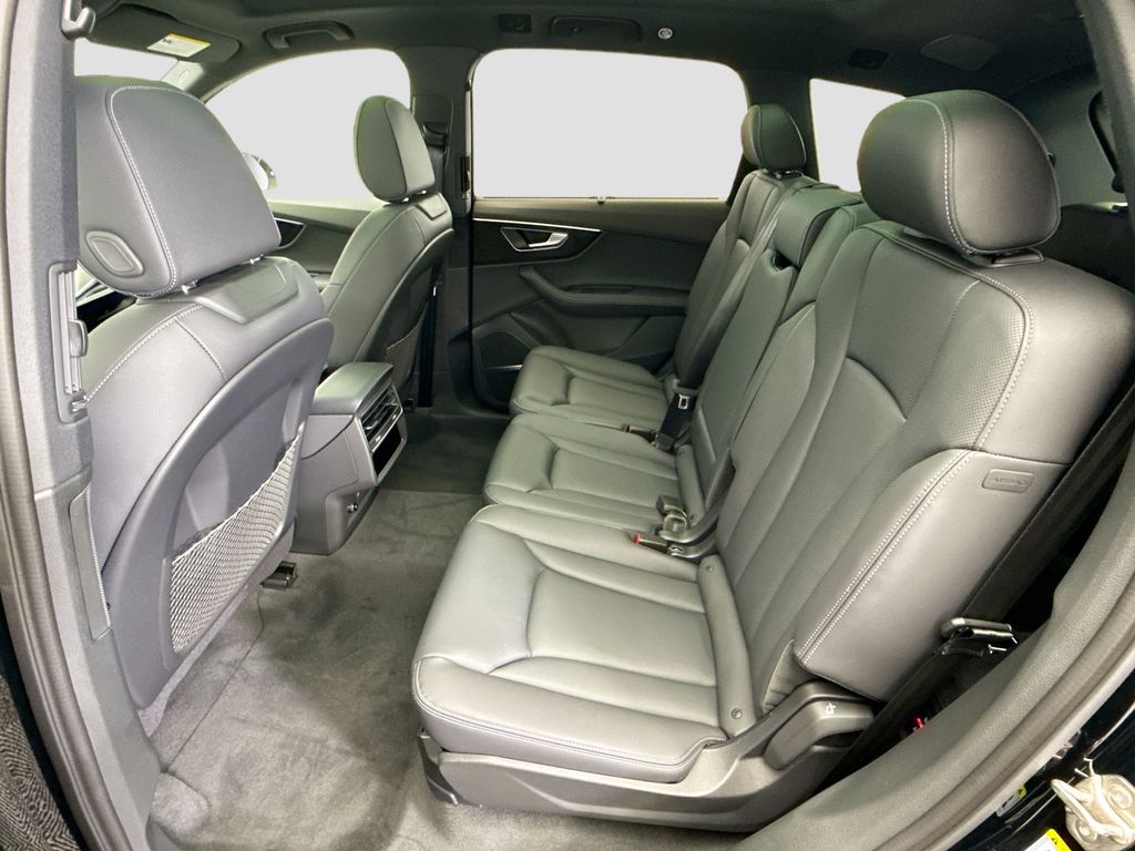 Thumbnail: 2026 Audi Q7 - 21