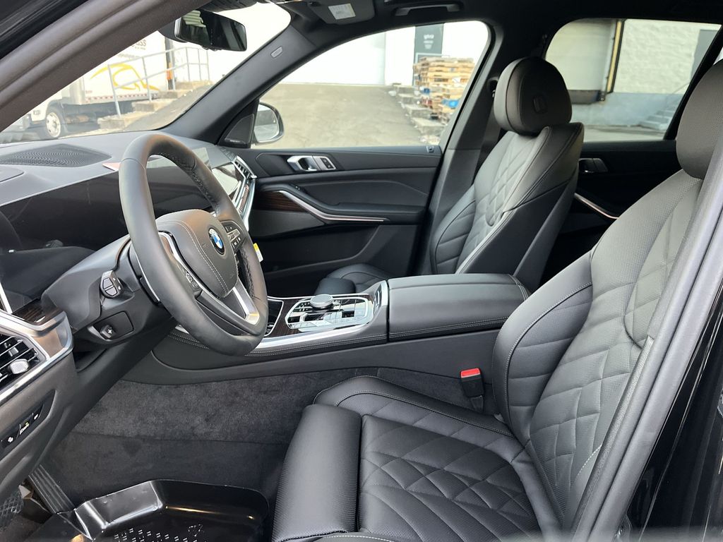 Thumbnail: 2026 BMW X5 - 11