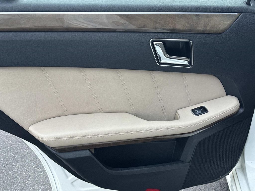 Thumbnail: 2010 Mercedes-Benz E-Class - 22