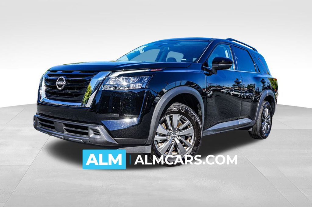 2024 Nissan Pathfinder SV's photo