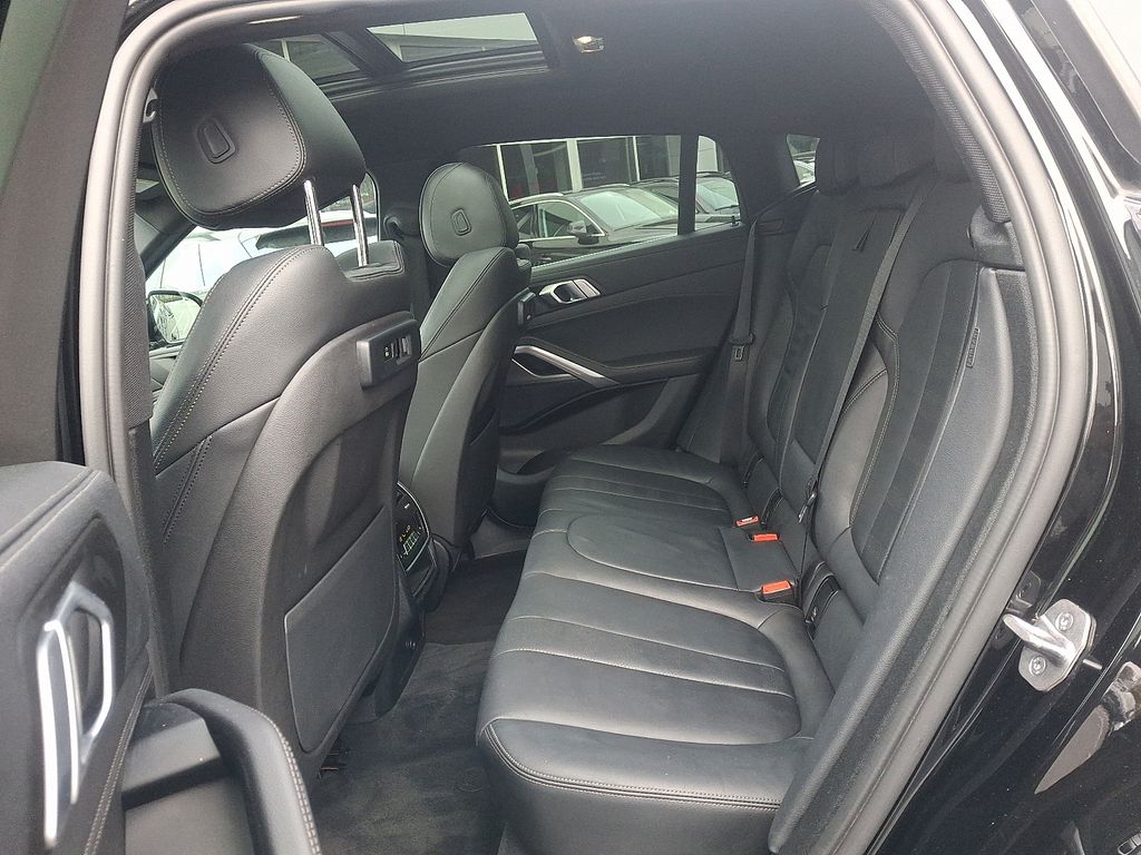 Thumbnail: 2022 BMW X6 - 10