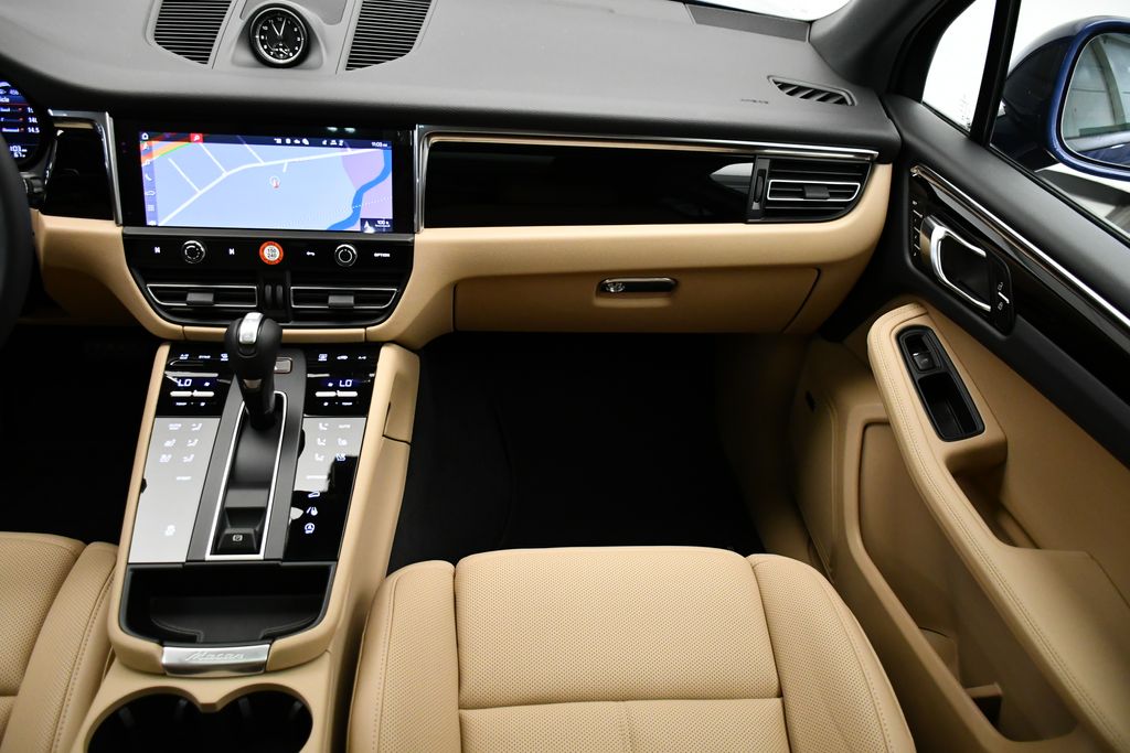 Thumbnail: 2026 Porsche Macan - 24