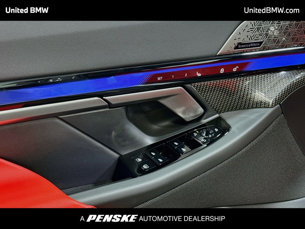 Thumbnail: 2027 BMW M5 - 3