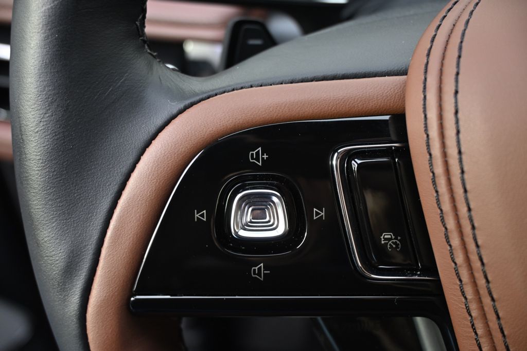 New 2026 White Lincoln Reserve image 33