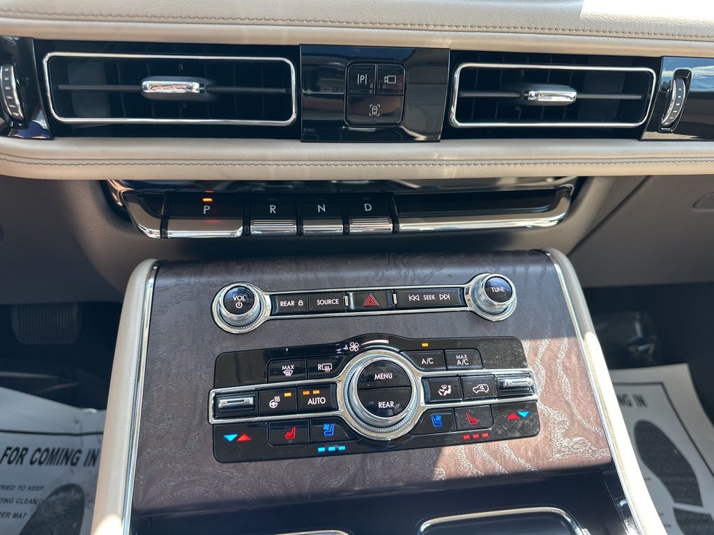 2021 Pristine White Lincoln Aviator Reserve AWD SUV