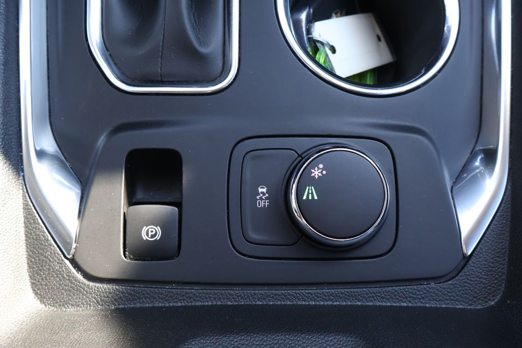 Thumbnail: 2021 Chevrolet Traverse - 21