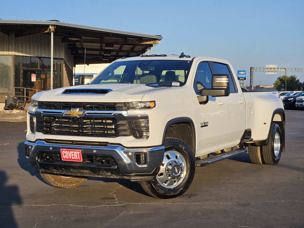 Summit White 2025 Chevrolet Silverado 3500HD Pickup Truck Four-Wheel Drive Automatic