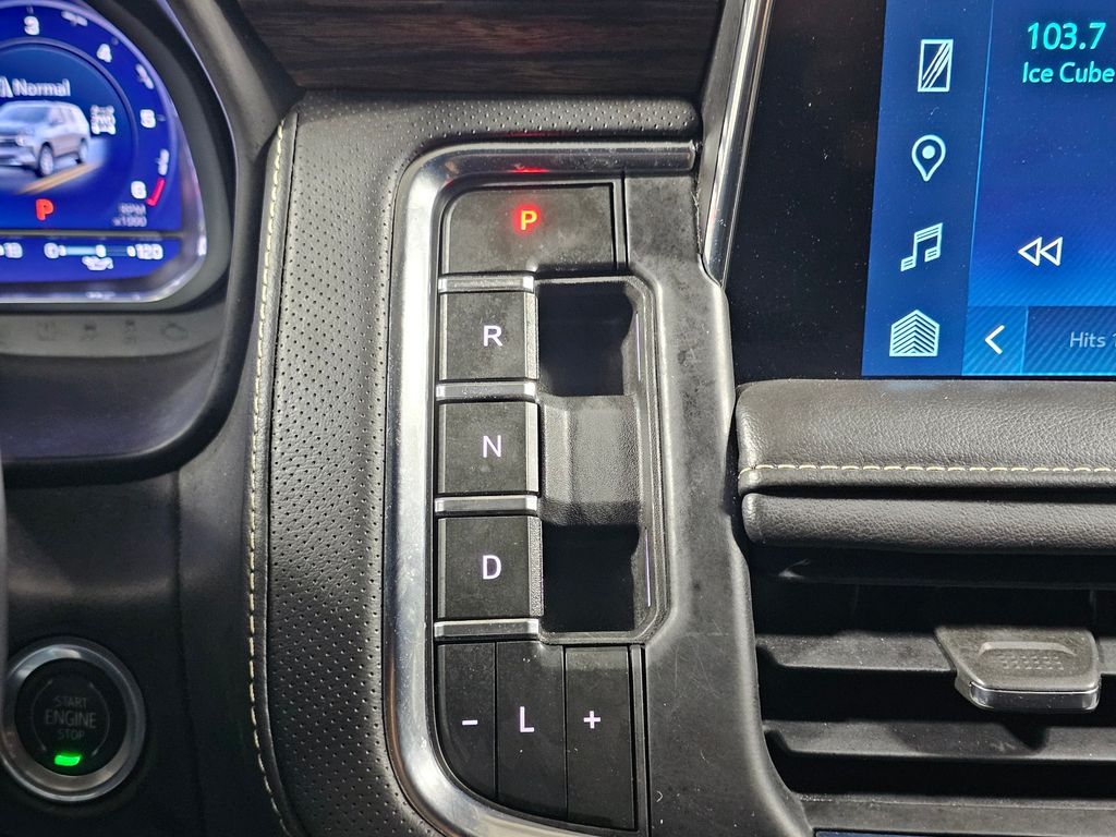 Used 2023  Chevrolet Premier image 31