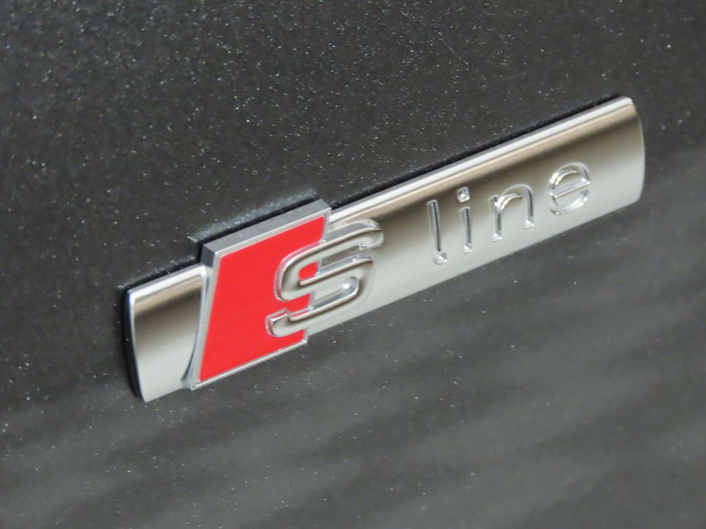 Thumbnail: 2025 Audi Q3 - 11