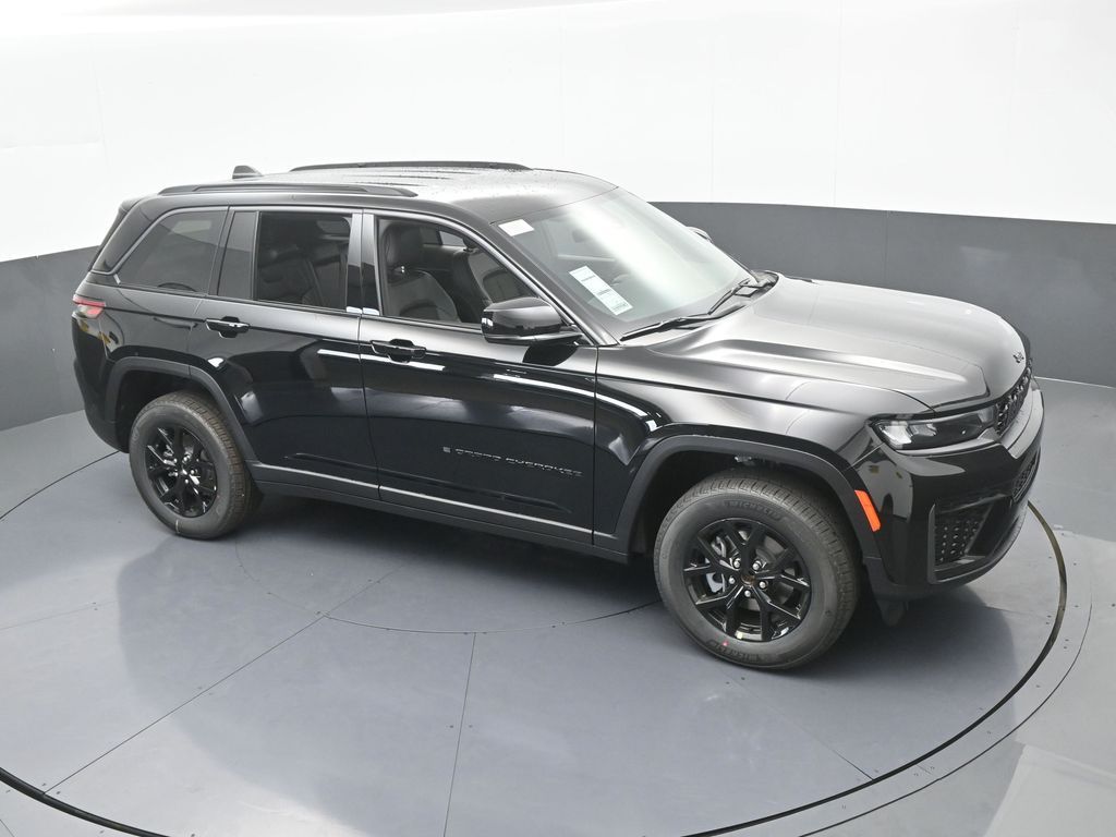 New 2026 Diamond Black Crystal Pearlcoat Jeep Laredo image 46